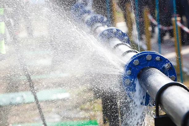 Technician performing online leak sealing on industrial pipeline flanges without plant shutdown